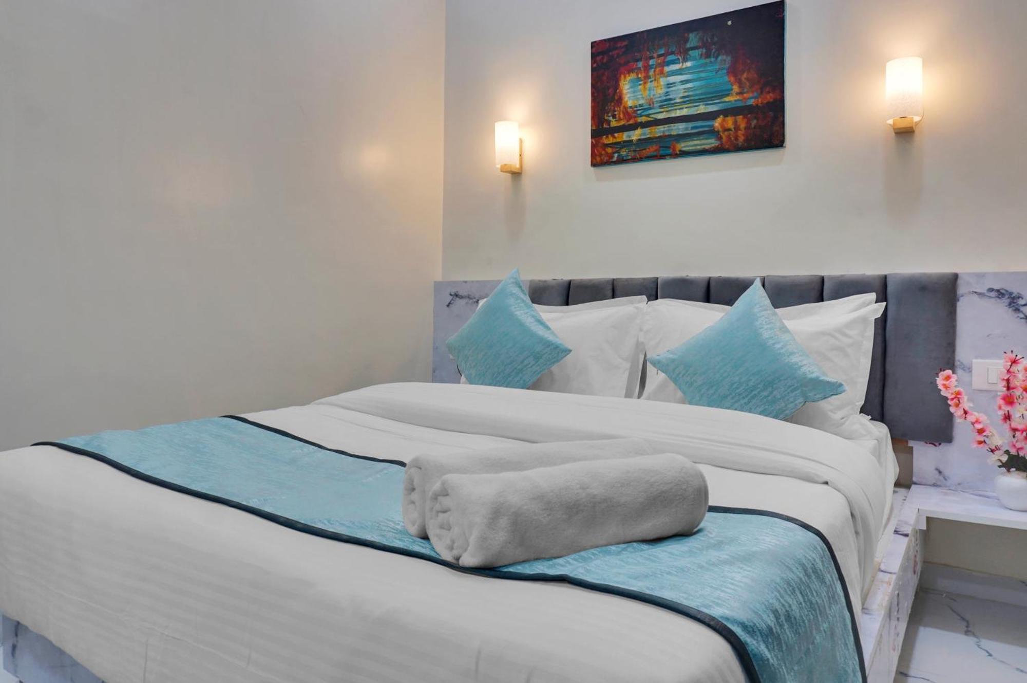 Urban Hometel Pune Bagian luar foto