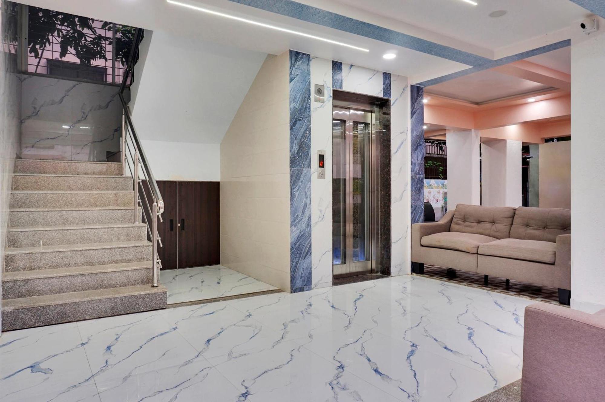 Urban Hometel Pune Bagian luar foto