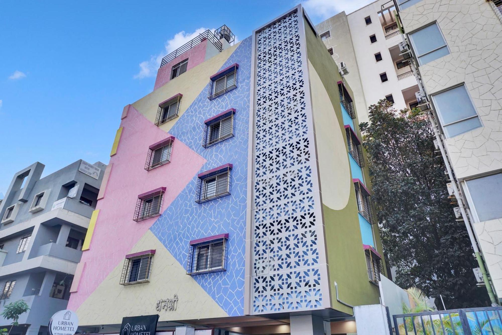 Urban Hometel Pune Bagian luar foto